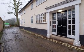 Abbotts Mews - Studio Apartment